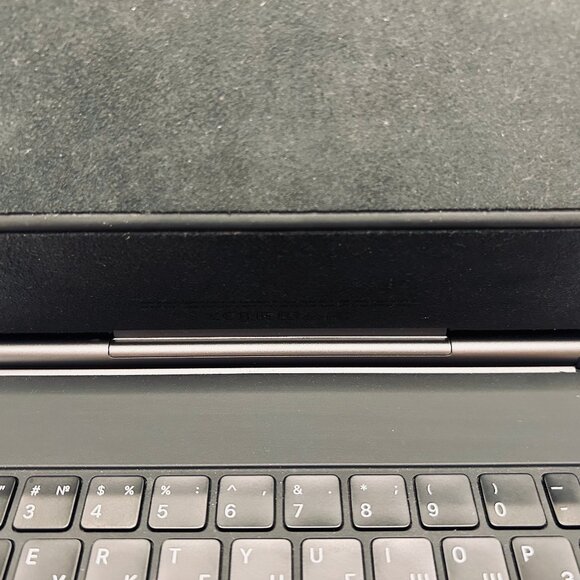 Apple Magic Keyboard Folio Dual English / Russian – iPad Pro 11\